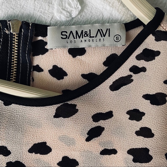 SAM&LAVI Peplum Top - Picture 3 of 4